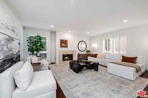 $800,000 | 7249 Franklin Avenue, Unit 203, Los Angeles, CA 90046