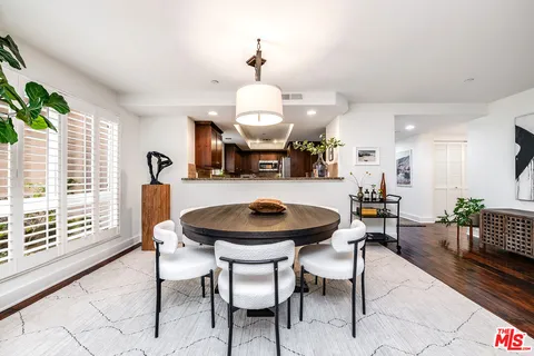 $800,000 | 7249 Franklin Avenue, Unit 203, Los Angeles, CA 90046