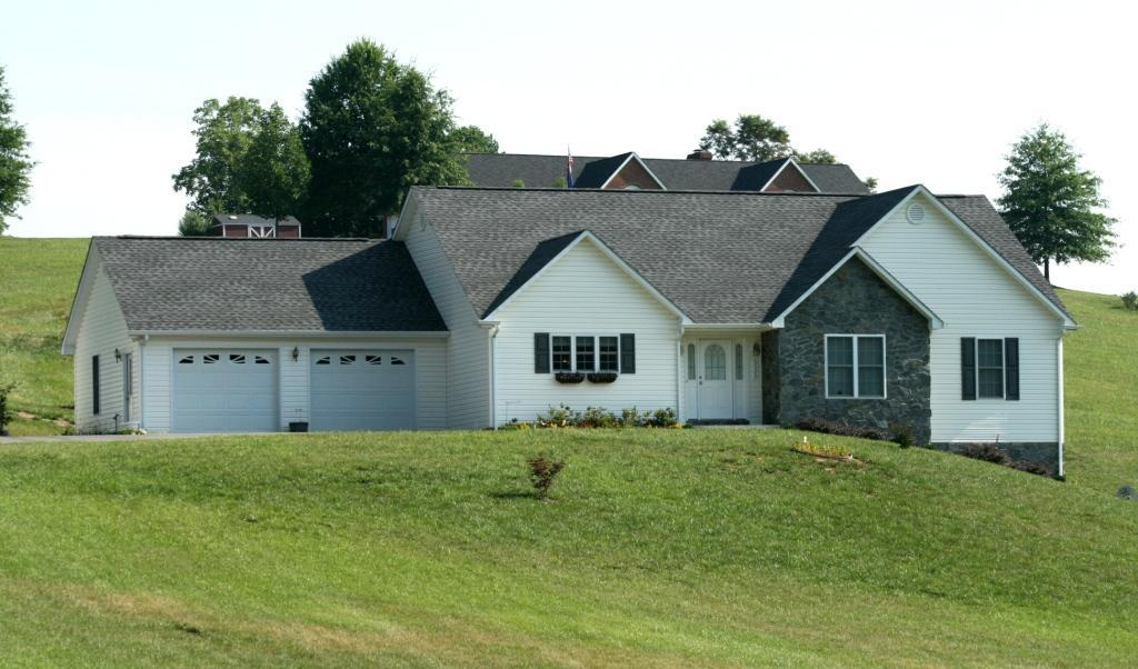 3325 Springwood Road Fincastle, VA 24090 - Photo 1 of 4 Front of house