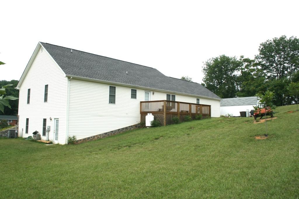 3325 Springwood Road Fincastle, VA 24090 - Photo 2 of 4 Back of house