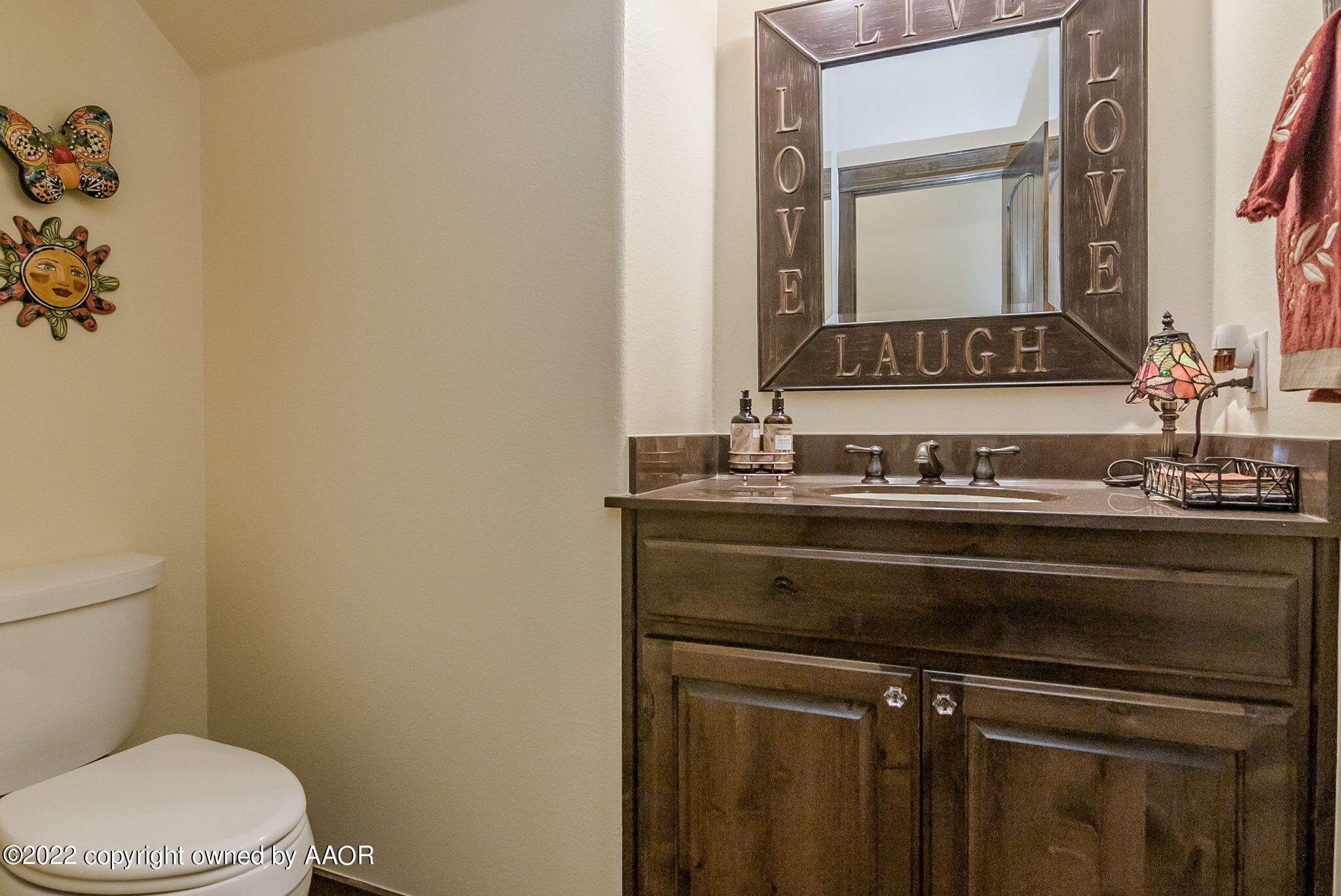 7600 East Lake View Road Amarillo, TX 79118 - Photo 21 of 47 Powder Room