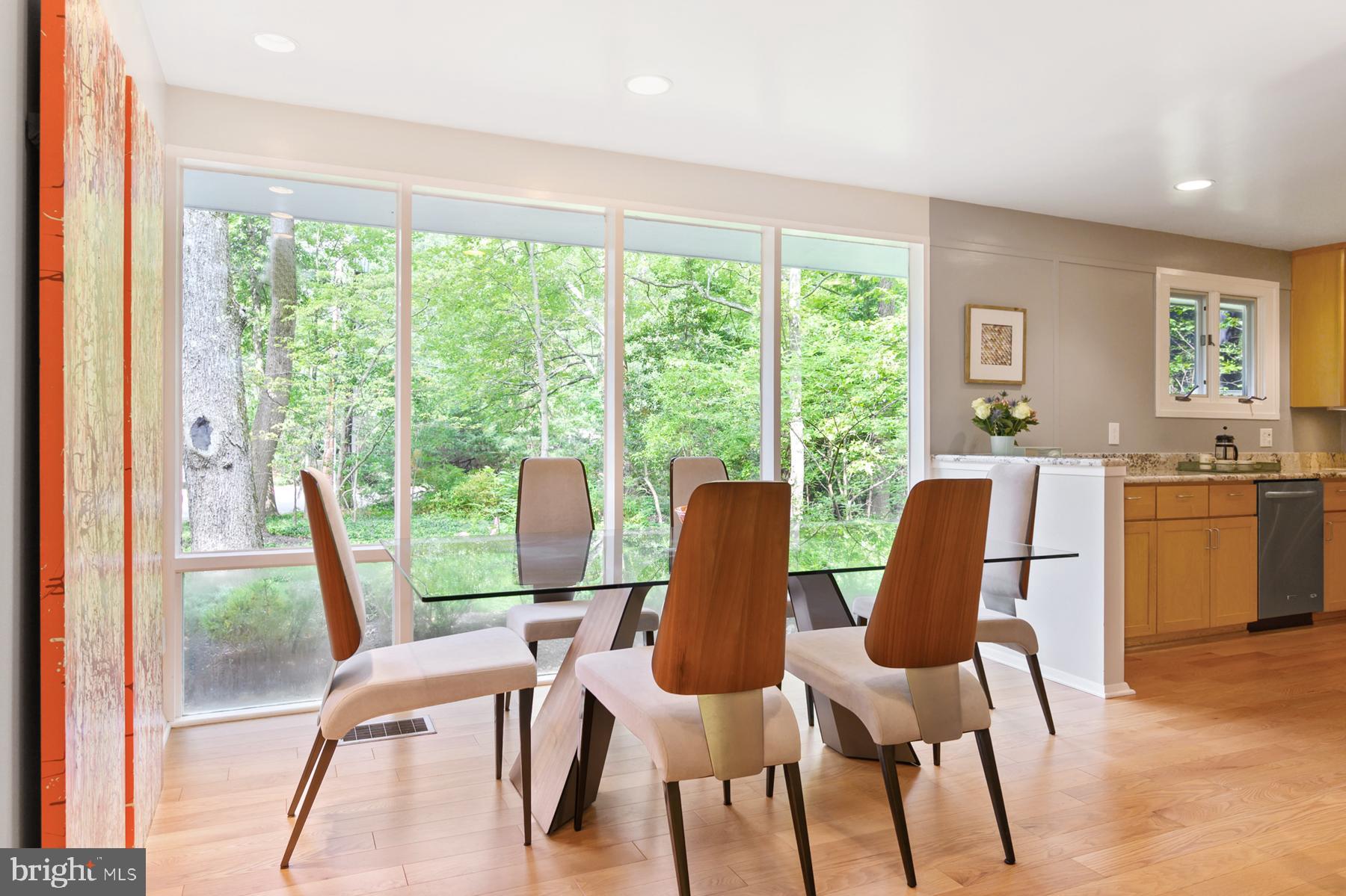7615 Elba Road Alexandria, VA 22306 - Photo 13 of 52 Bright and cheery