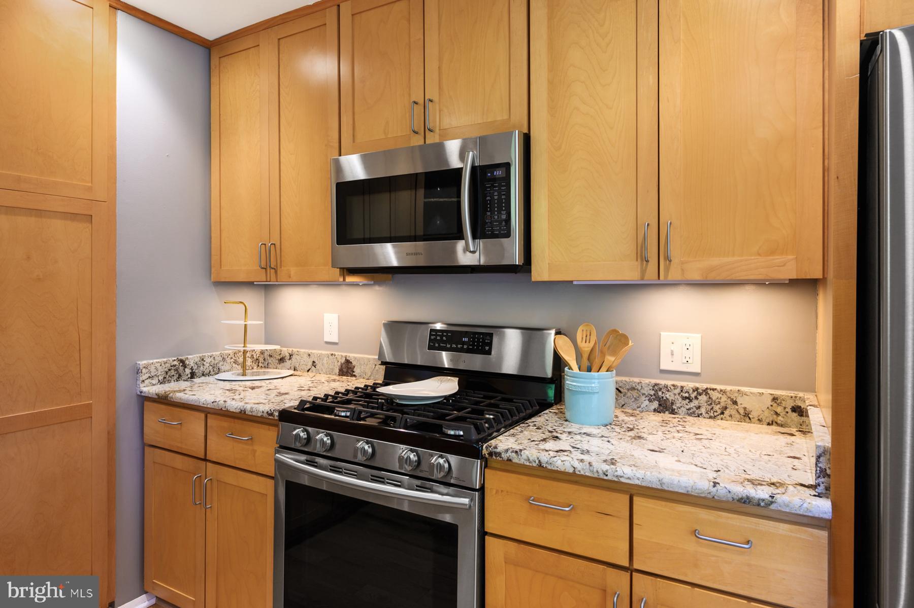 7615 Elba Road Alexandria, VA 22306 - Photo 17 of 52 Beautiful cabinetry