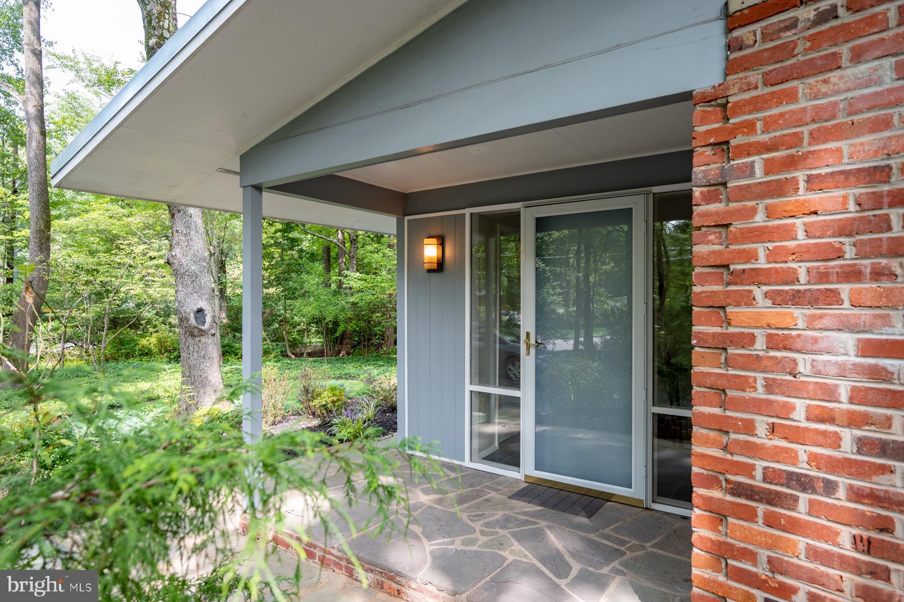 7615 Elba Road Alexandria, VA 22306 - Photo 3 of 52 Inviting front covered entranceway