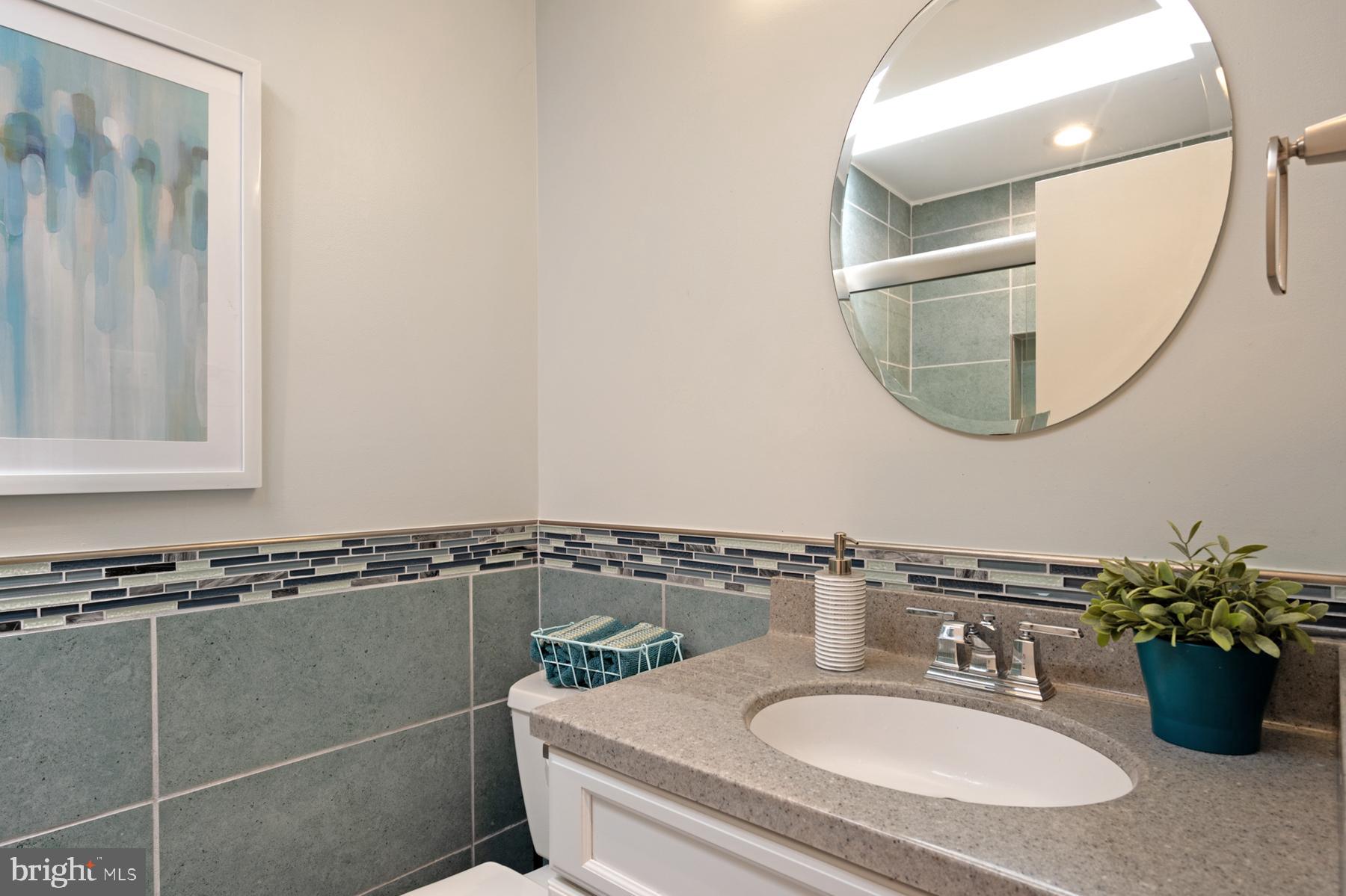 7615 Elba Road Alexandria, VA 22306 - Photo 27 of 52 Hall bathroom with a skylight
