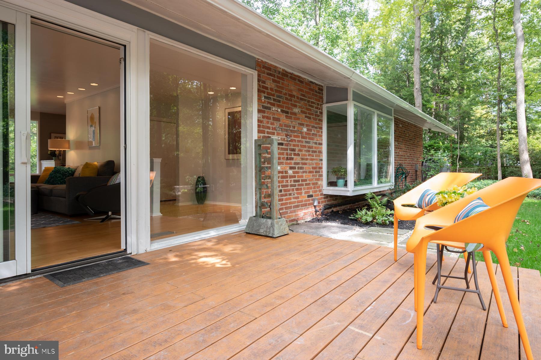7615 Elba Road Alexandria, VA 22306 - Photo 34 of 52 Sliding doors to the living room