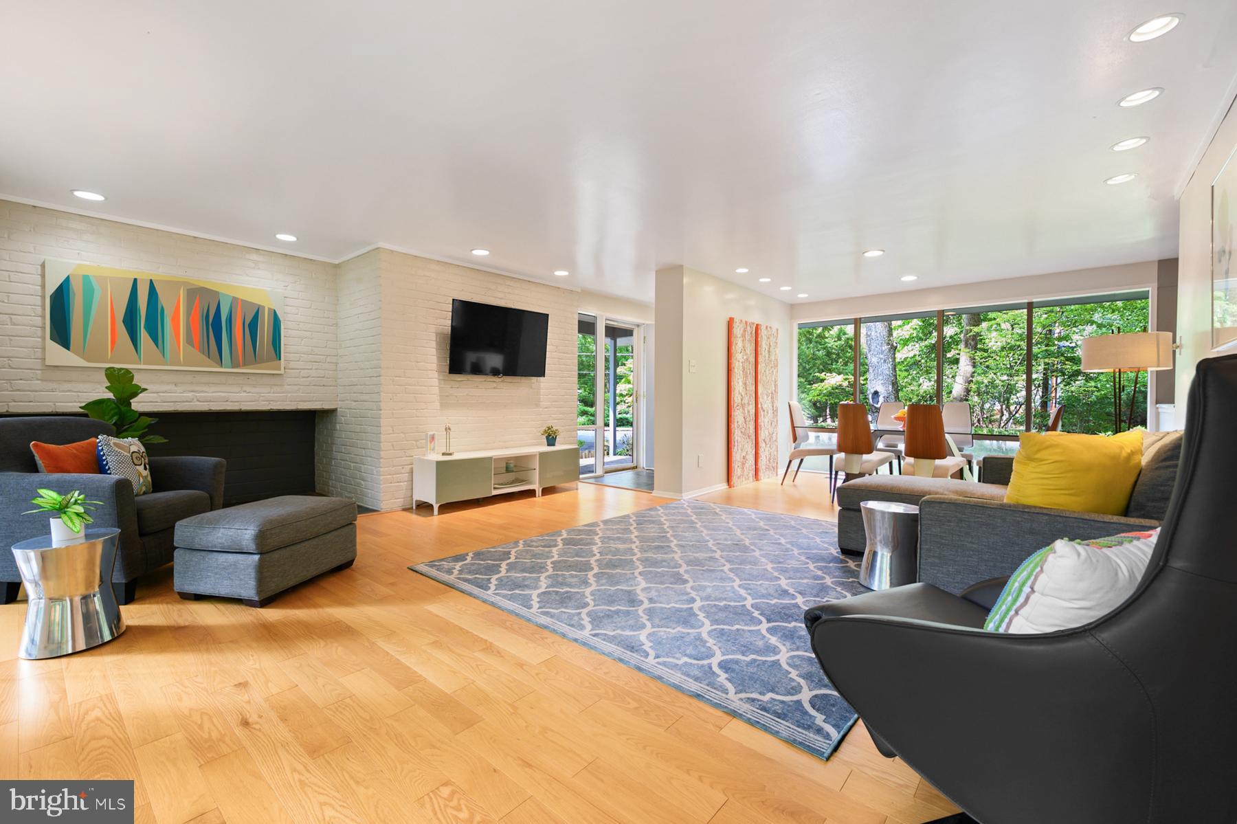 7615 Elba Road Alexandria, VA 22306 - Photo 5 of 52 Beautiful floors and wide open spaces