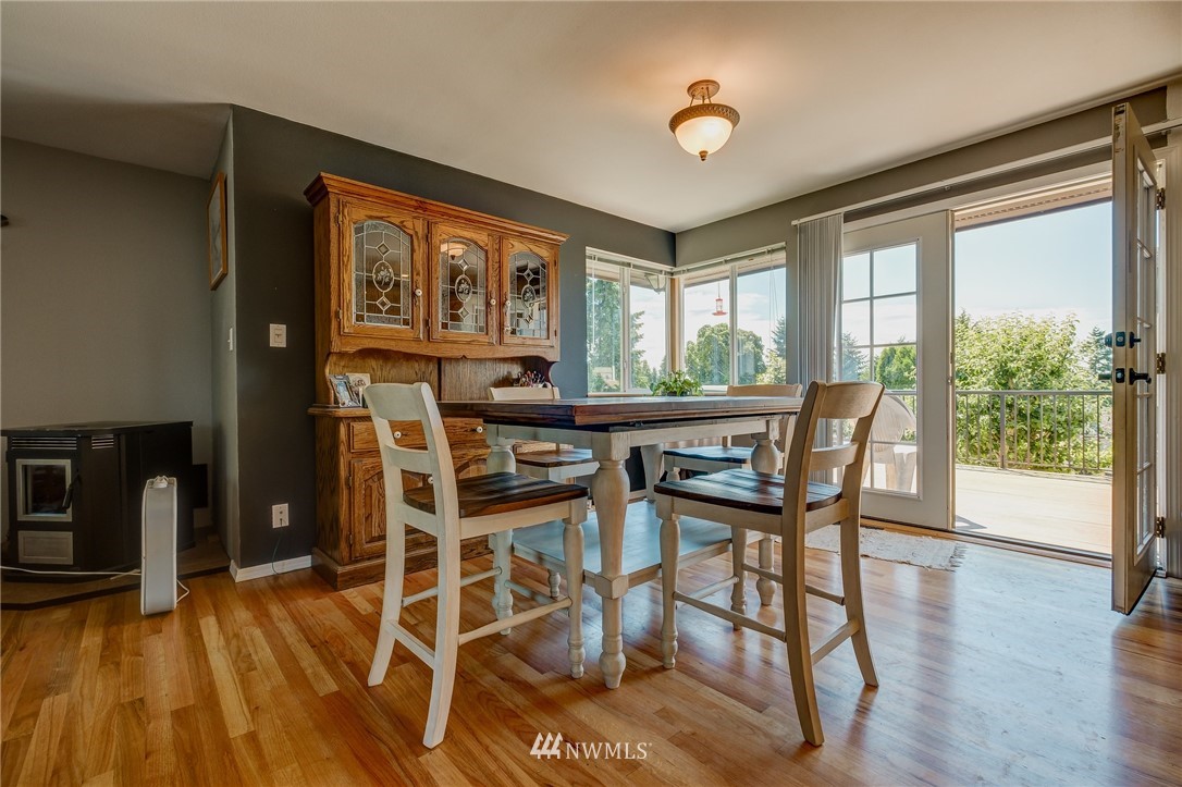 1633 Edmonds Avenue Northeast Renton, WA 98056 - Photo 11 of 38