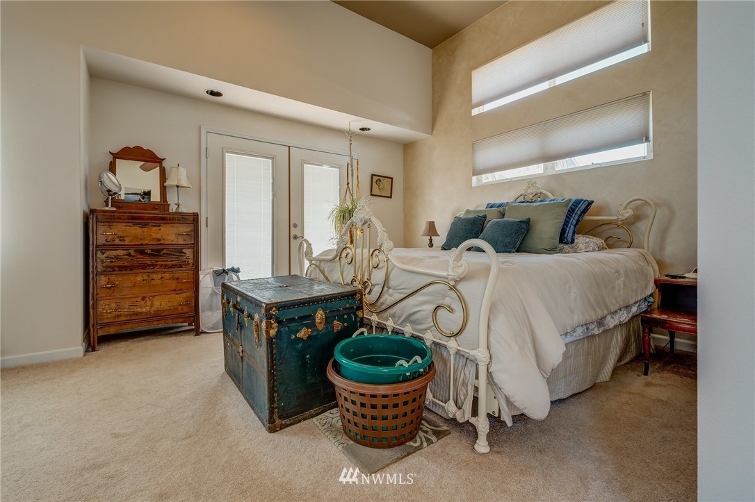 1633 Edmonds Avenue Northeast Renton, WA 98056 - Photo 13 of 38