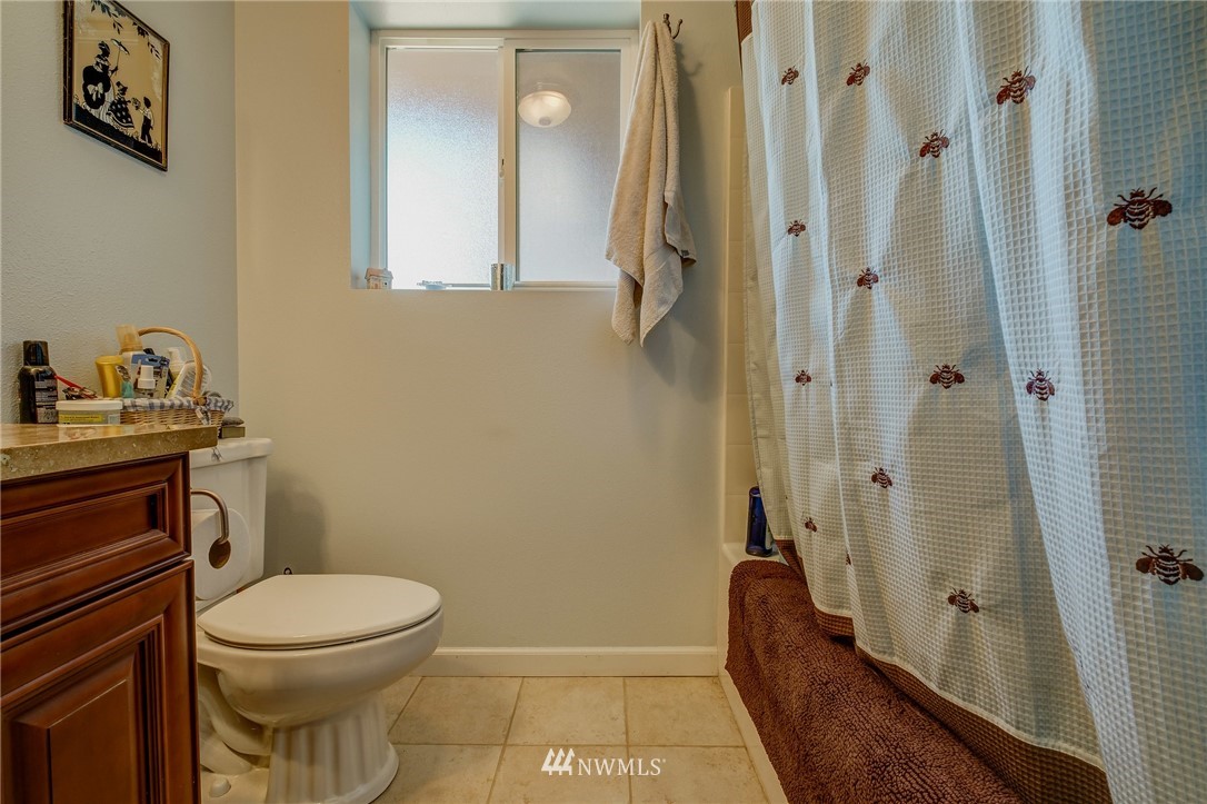 1633 Edmonds Avenue Northeast Renton, WA 98056 - Photo 17 of 38