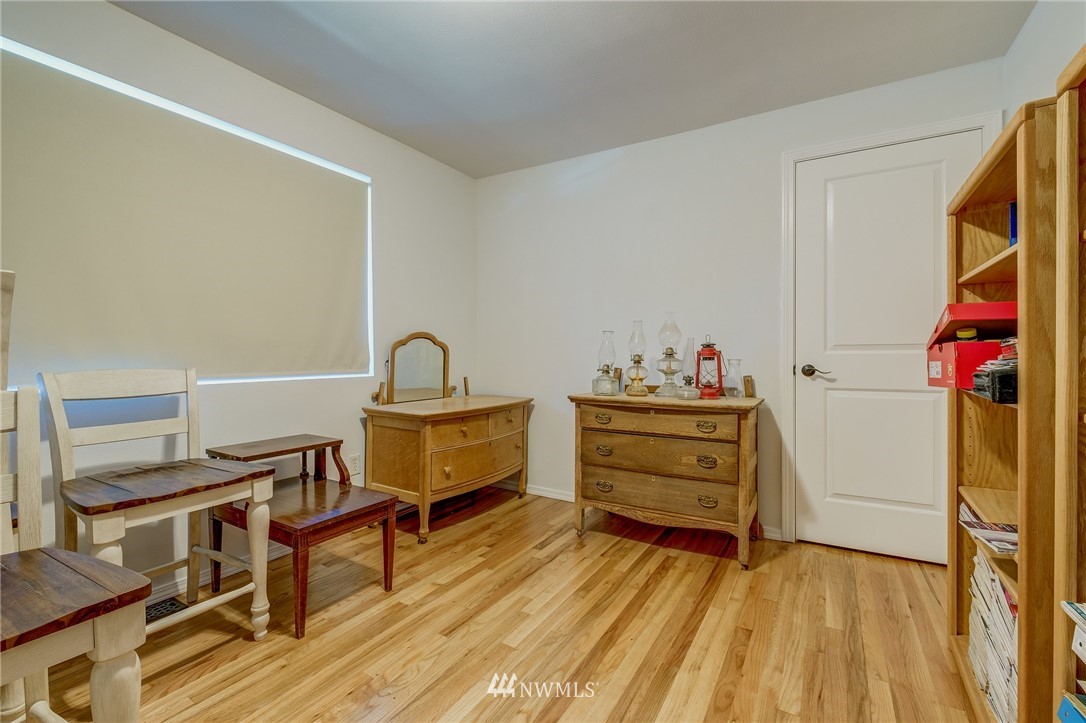 1633 Edmonds Avenue Northeast Renton, WA 98056 - Photo 19 of 38