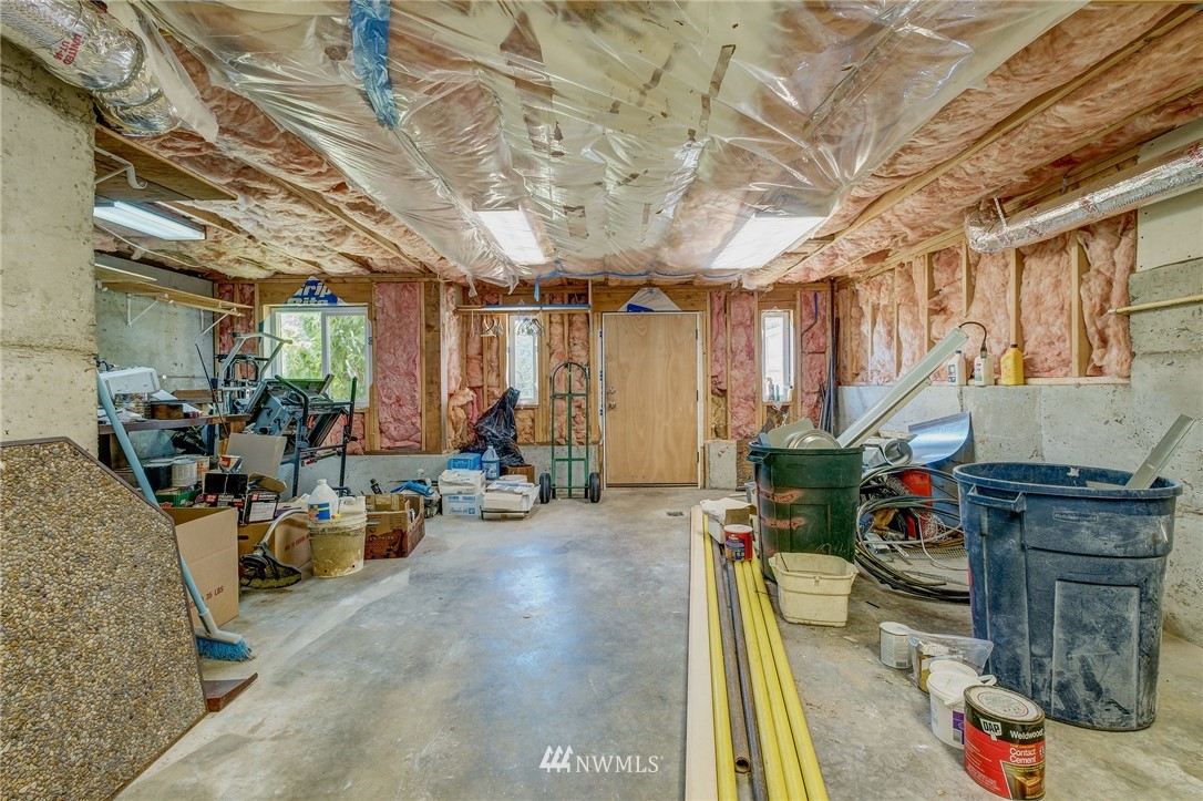 1633 Edmonds Avenue Northeast Renton, WA 98056 - Photo 21 of 38