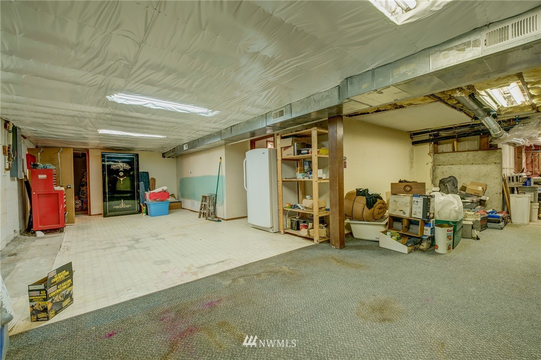 1633 Edmonds Avenue Northeast Renton, WA 98056 - Photo 23 of 38