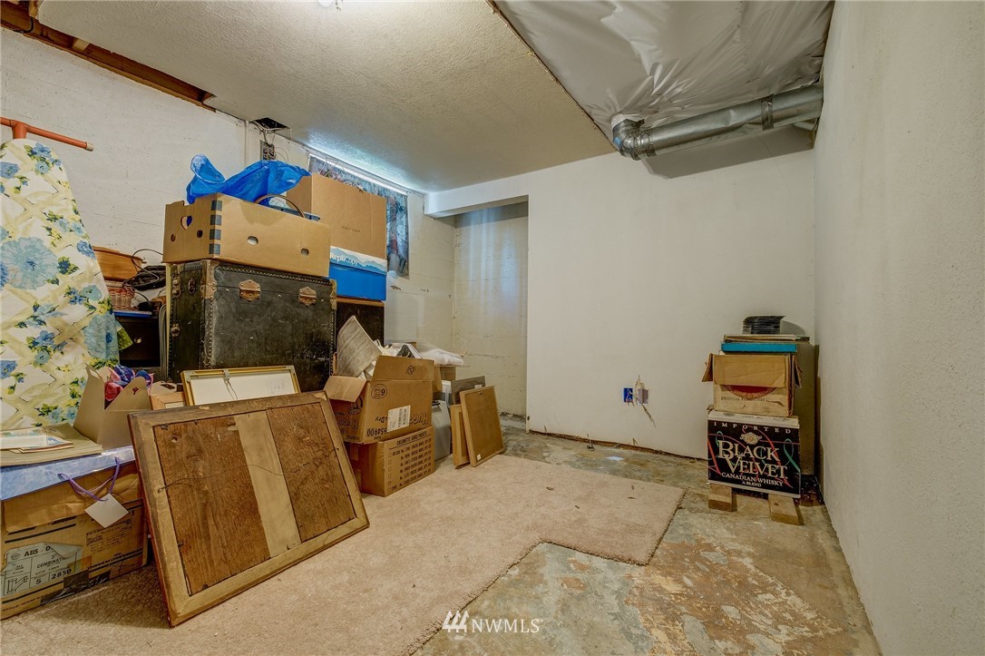 1633 Edmonds Avenue Northeast Renton, WA 98056 - Photo 25 of 38