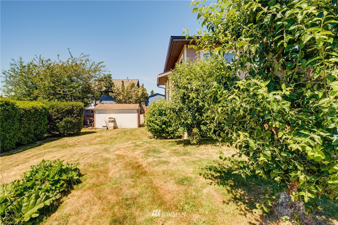 1633 Edmonds Avenue Northeast Renton, WA 98056 - Photo 30 of 38