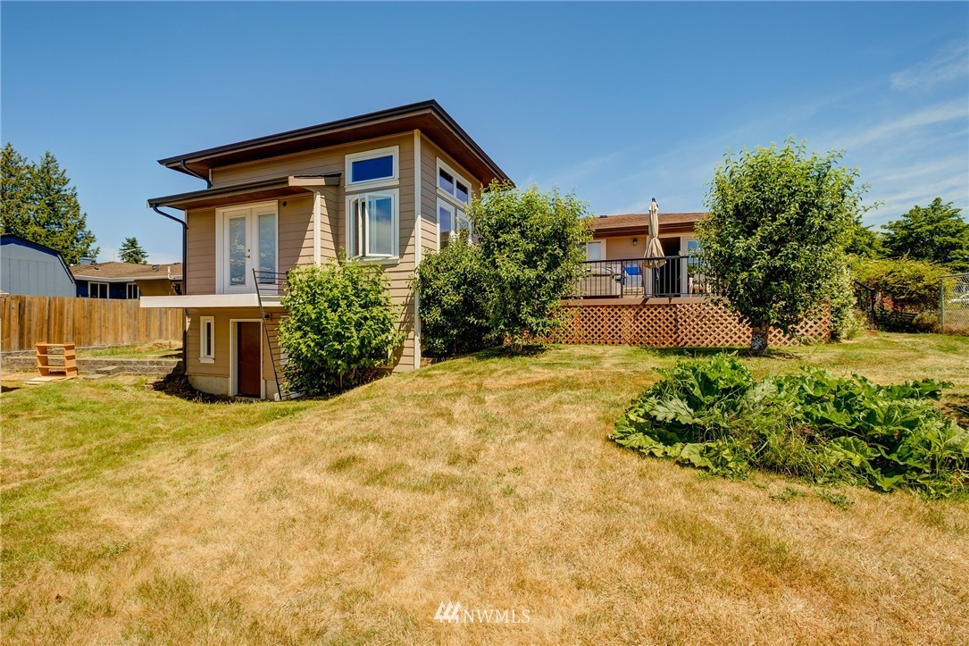 1633 Edmonds Avenue Northeast Renton, WA 98056 - Photo 32 of 38