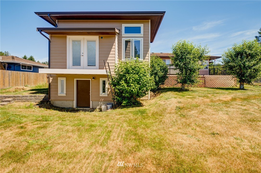 1633 Edmonds Avenue Northeast Renton, WA 98056 - Photo 33 of 38