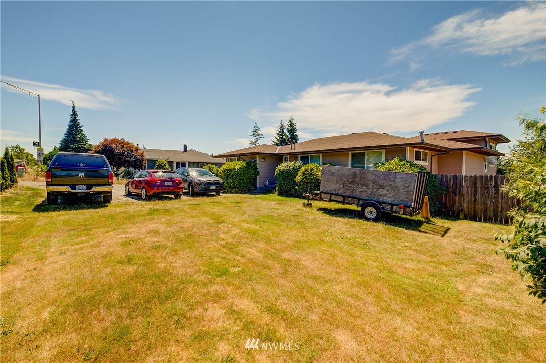 1633 Edmonds Avenue Northeast Renton, WA 98056 - Photo 35 of 38