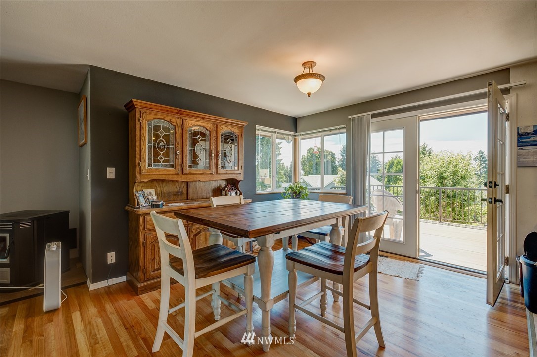1633 Edmonds Avenue Northeast Renton, WA 98056 - Photo 10 of 38