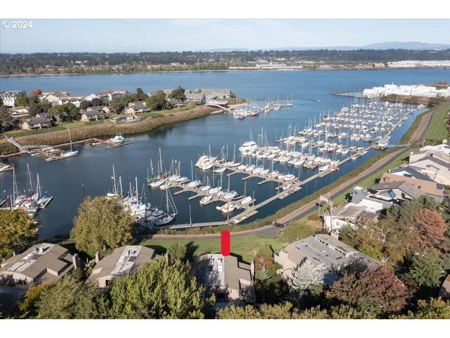 $675,000 | 419 North Tomahawk Island Drive, Portland, OR 97217
