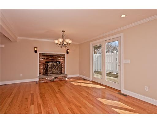 160 Winnapaug Road Westerly, RI 02891 - Photo 8 of 15 Den/Family/Great Room.