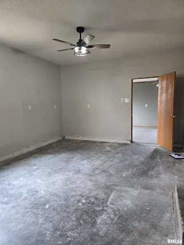 $215,000 | 6520 East 875th Street, Macomb, IL 61455