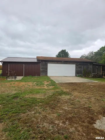 $215,000 | 6520 East 875th Street, Macomb, IL 61455