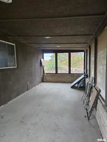 $215,000 | 6520 East 875th Street, Macomb, IL 61455