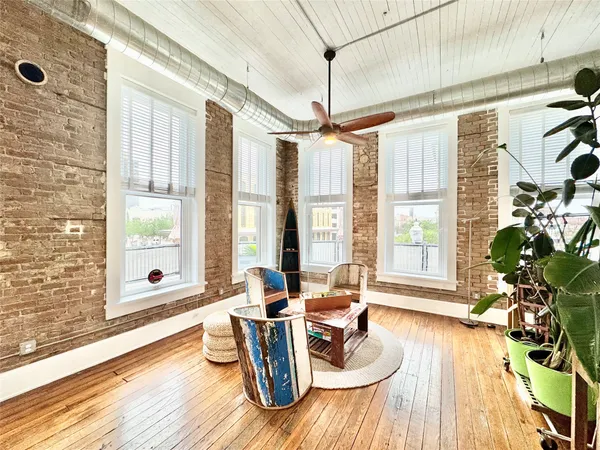 $3,695 | 219 22nd Street, Unit 1, Galveston, TX 77550