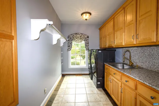 $895,000 | 2576 South James River Highway, Wingina, VA 24599