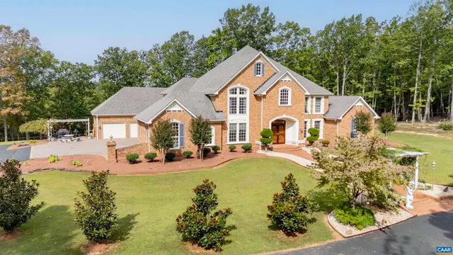 $895,000 | 2576 South James River Highway, Wingina, VA 24599