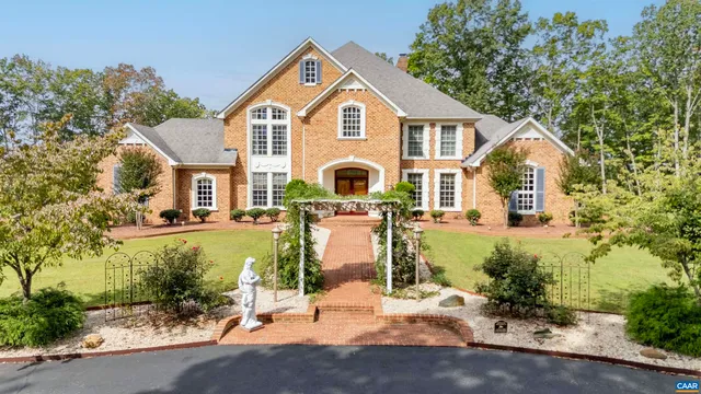 $895,000 | 2576 South James River Highway, Wingina, VA 24599