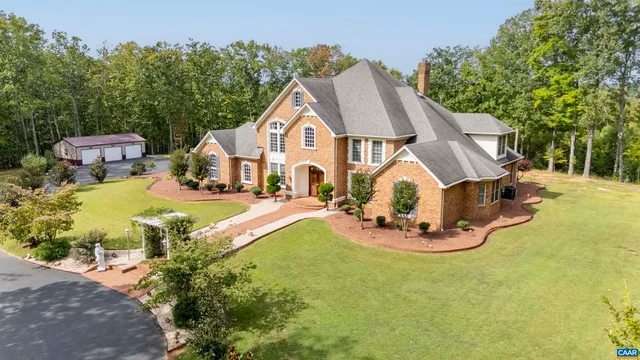 $895,000 | 2576 South James River Highway, Wingina, VA 24599