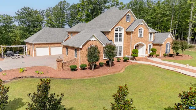 $895,000 | 2576 South James River Highway, Wingina, VA 24599