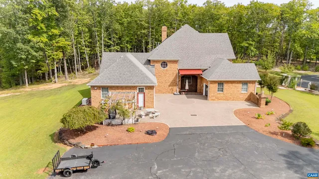 $895,000 | 2576 South James River Highway, Wingina, VA 24599