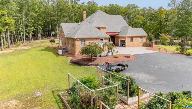 $895,000 | 2576 South James River Highway, Wingina, VA 24599