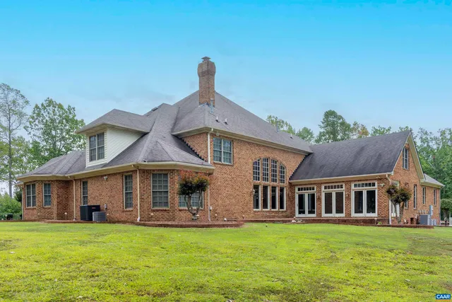 a view of a house with a yard and plants