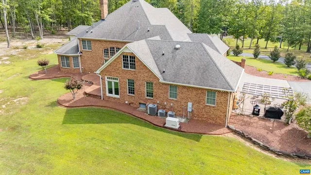 $895,000 | 2576 South James River Highway, Wingina, VA 24599