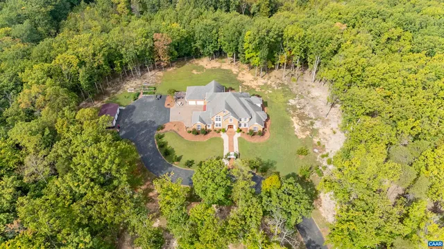$895,000 | 2576 South James River Highway, Wingina, VA 24599