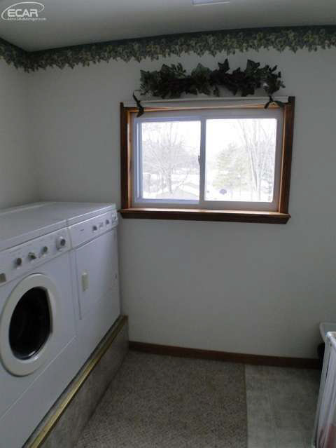 11108 White Lake Road Fenton, MI 48430 - Photo 11 of 33 20430561-10.JPG
