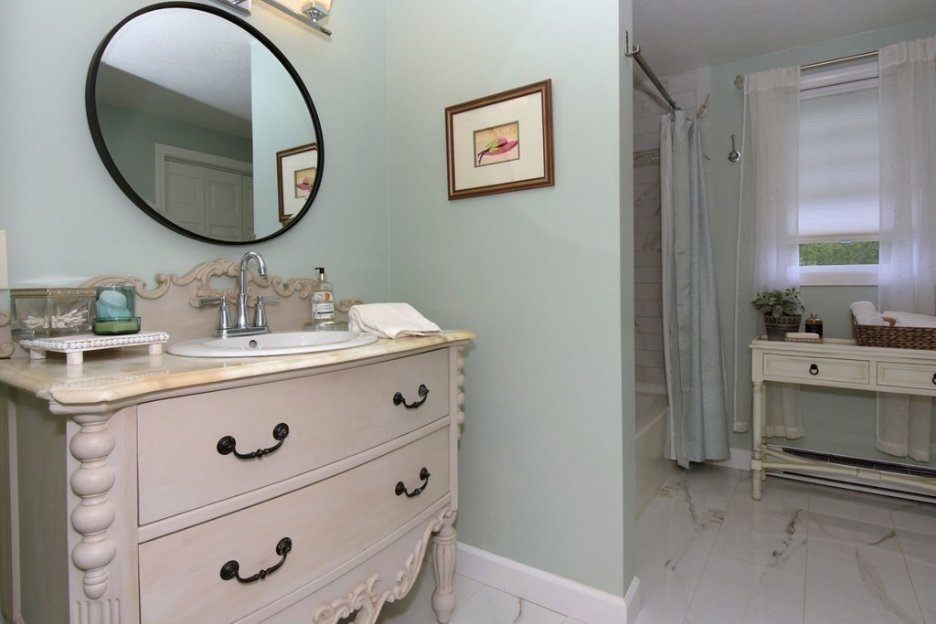 17 Wallace Road Sturbridge, MA 01566 - Photo 31 of 40