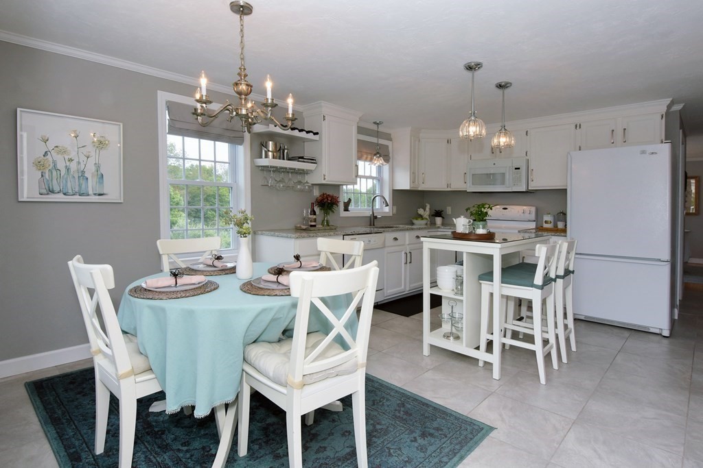 17 Wallace Road Sturbridge, MA 01566 - Photo 6 of 40
