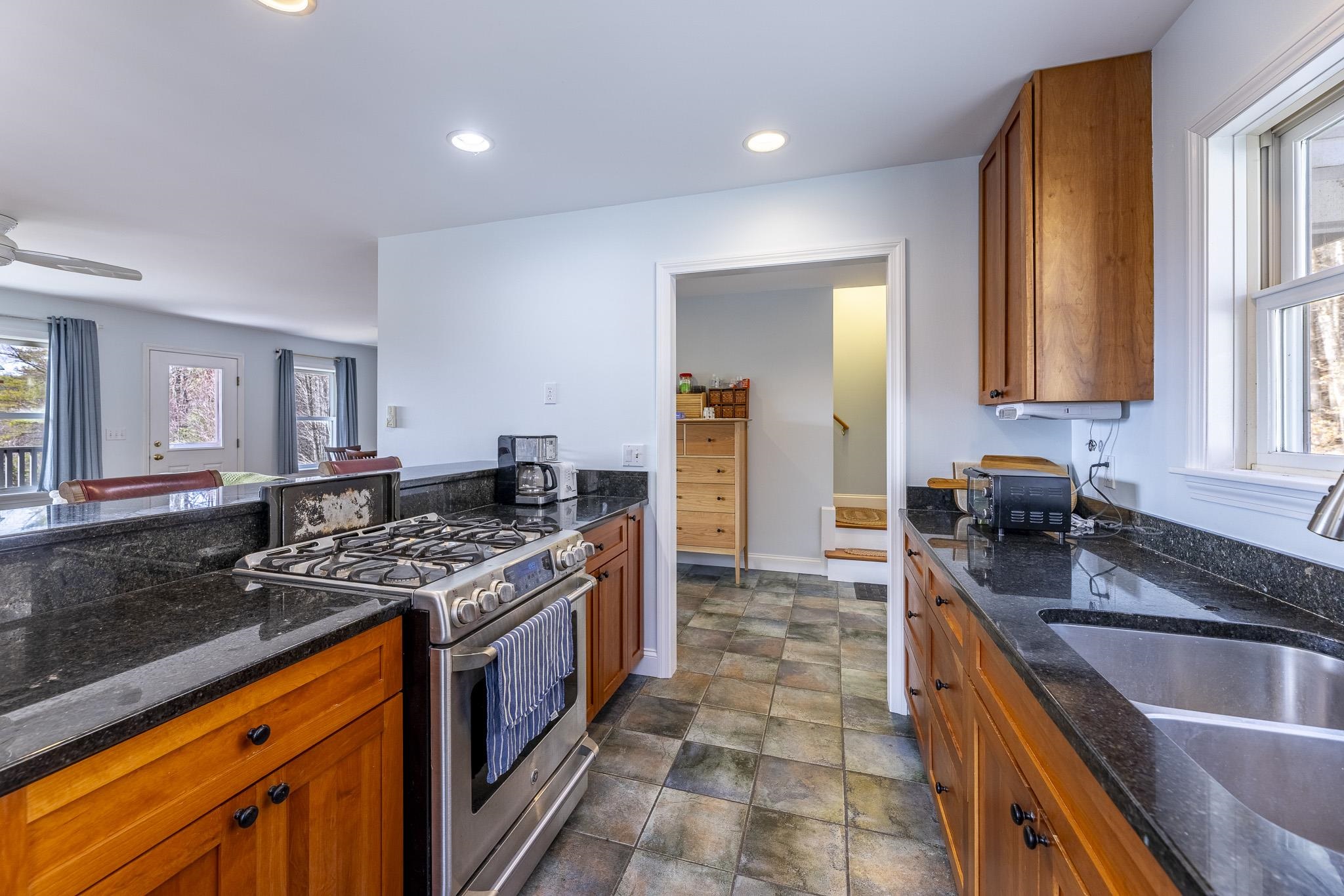 553 Bragg Hill Road Fairlee, VT 05045 - Photo 4 of 36