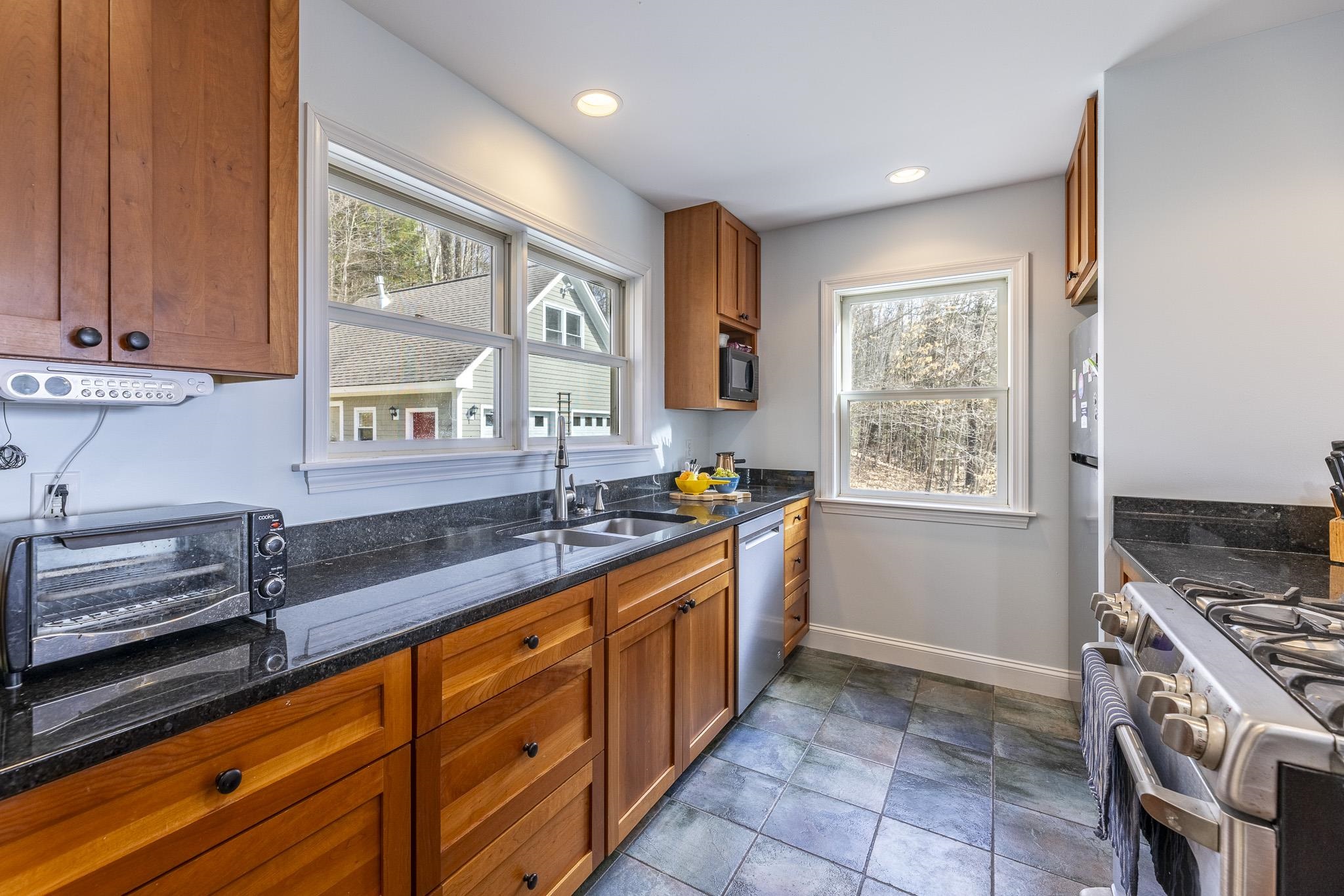 553 Bragg Hill Road Fairlee, VT 05045 - Photo 5 of 36