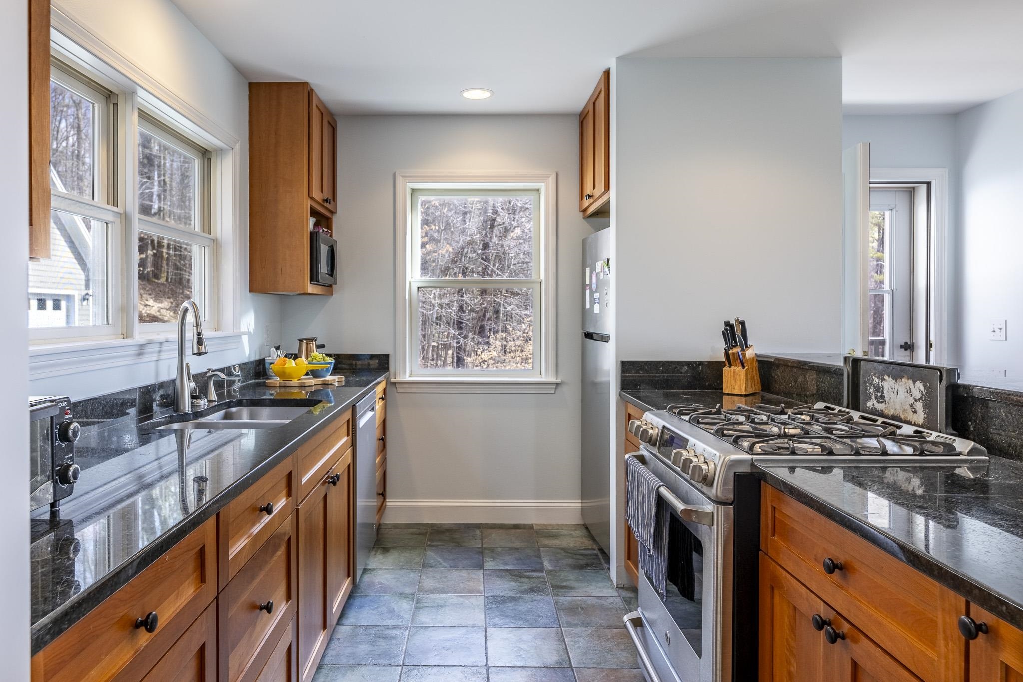 553 Bragg Hill Road Fairlee, VT 05045 - Photo 6 of 36