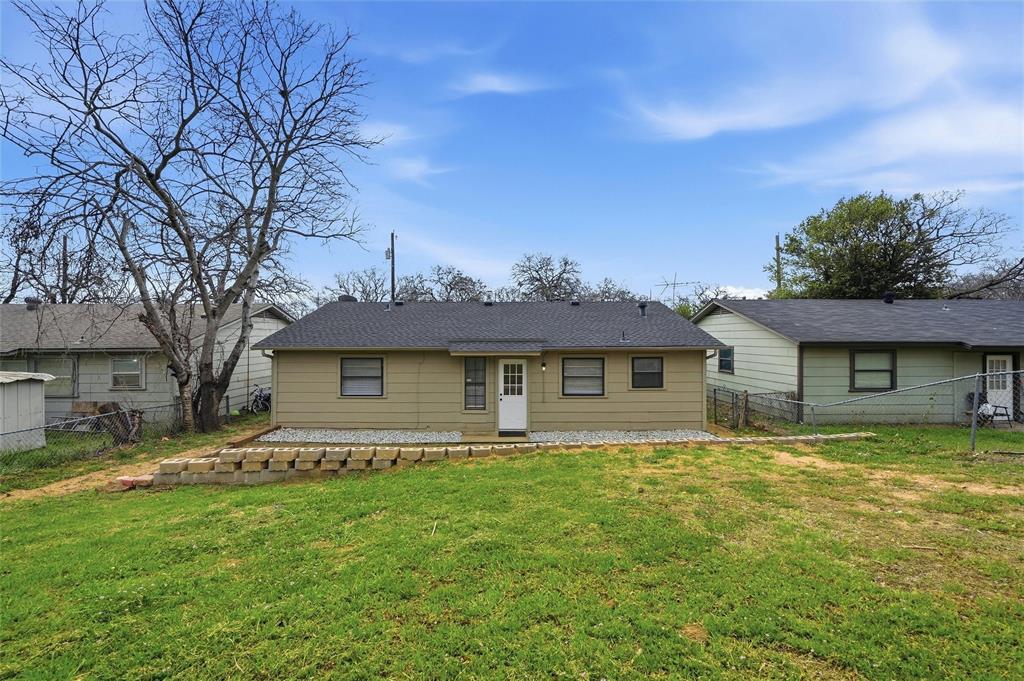 629 Chambers Street Denton, TX 76205 - Photo 16 of 17 Great size back yard