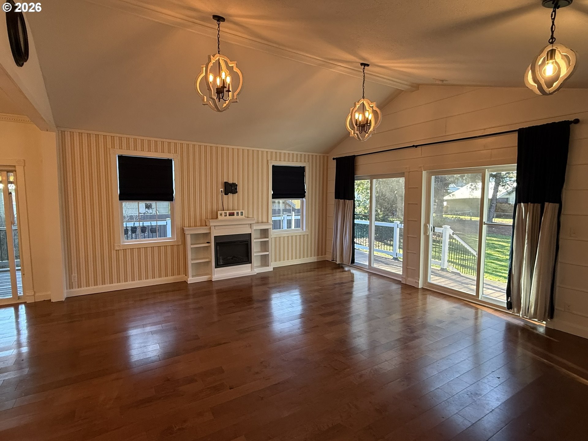 427 Date Street Drain, OR 97435 - Photo 20 of 47 Great Room