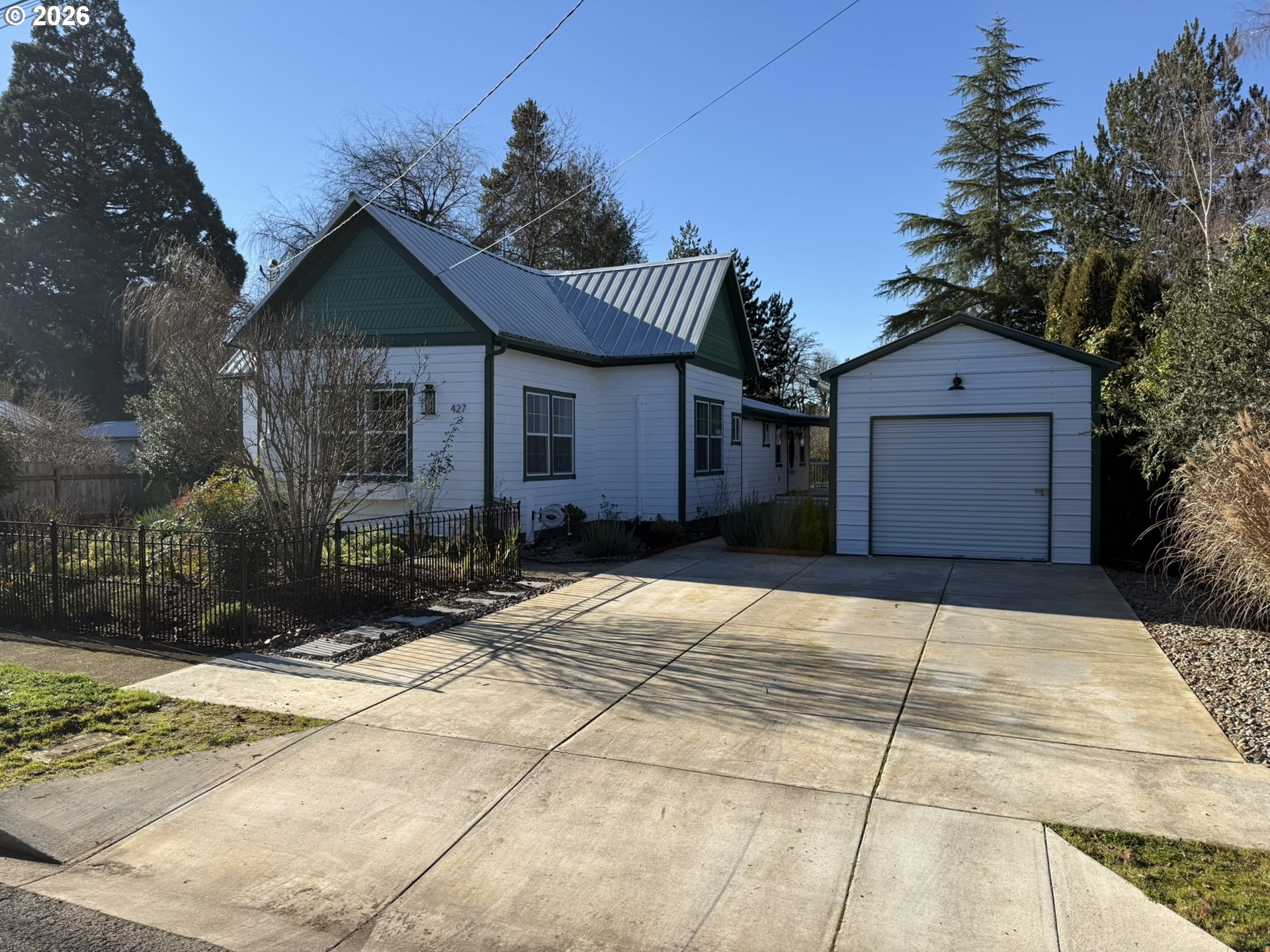 427 Date Street Drain, OR 97435 - Photo 2 of 47