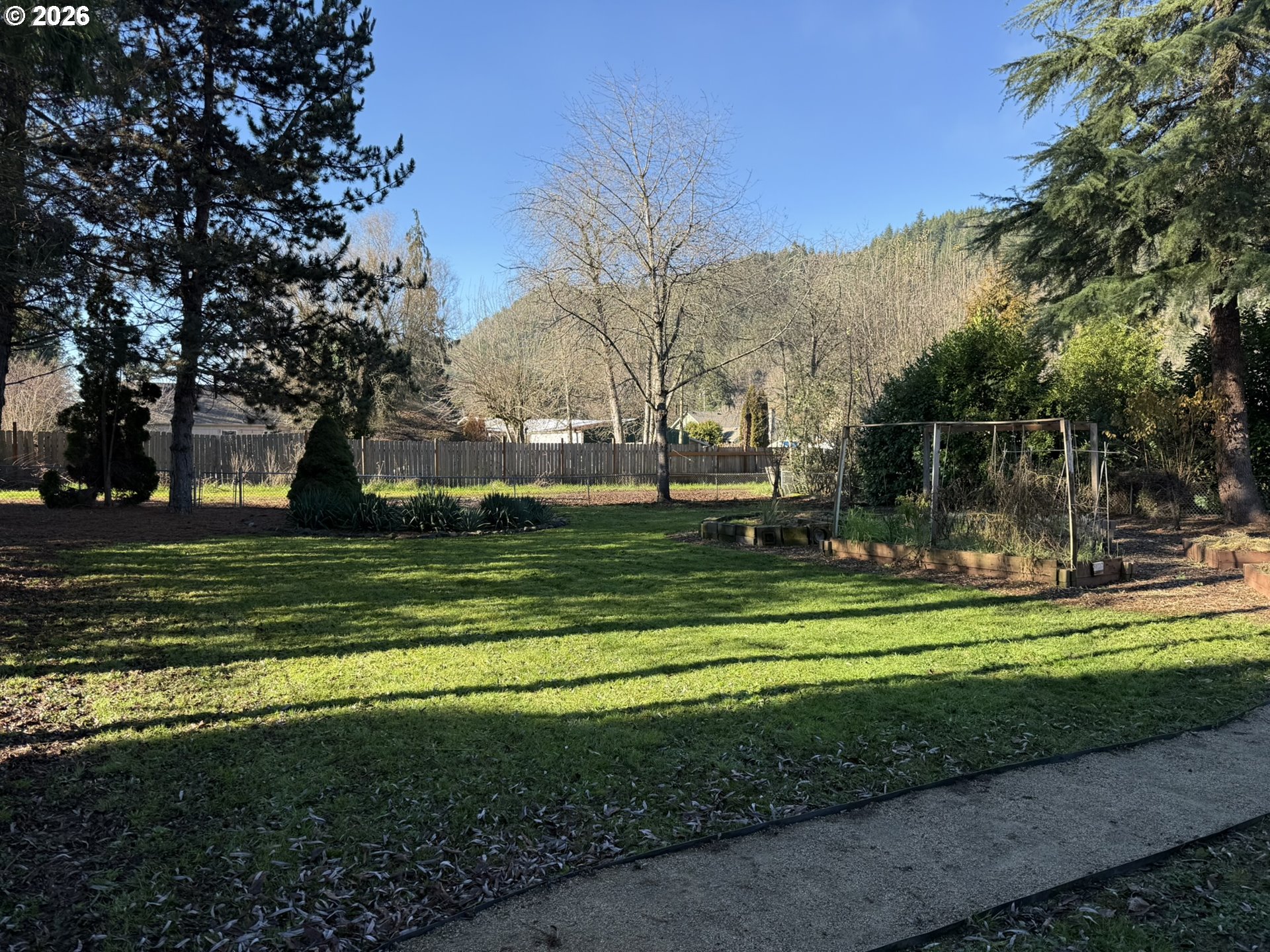 427 Date Street Drain, OR 97435 - Photo 4 of 47