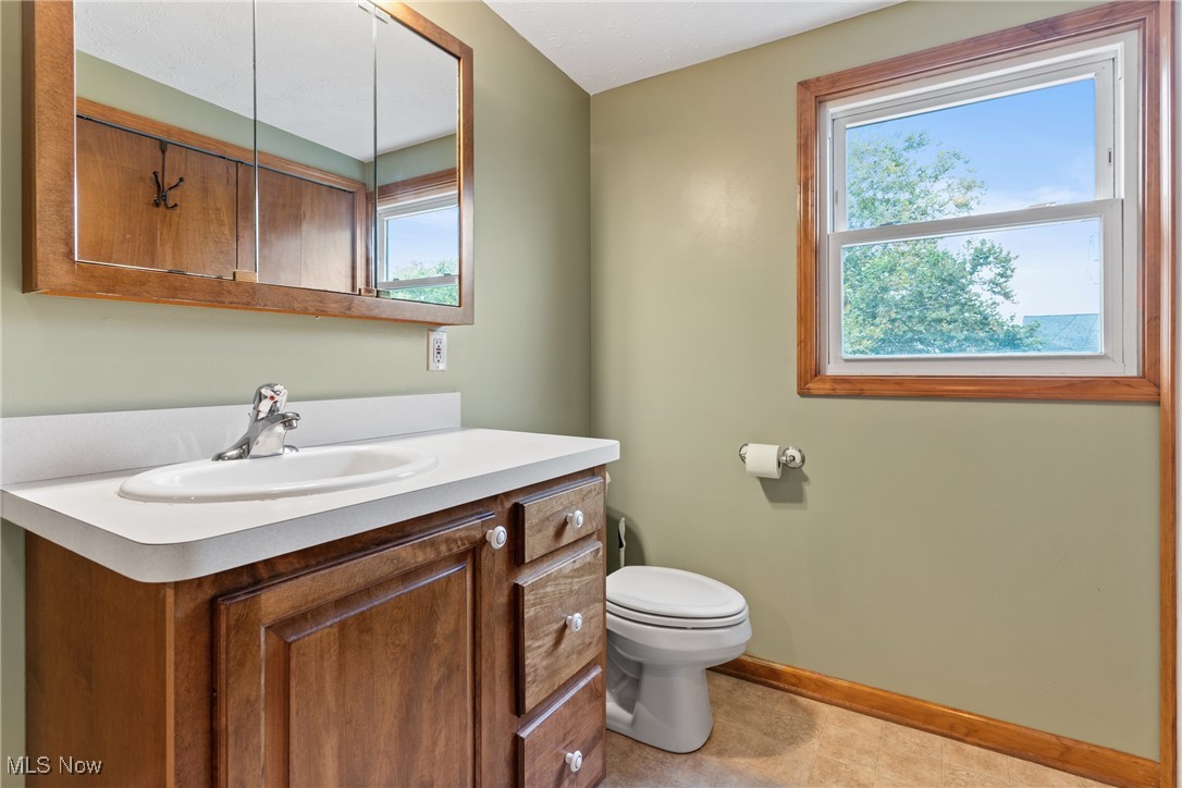 7514 Spring Garden Road Cleveland, OH 44129 - Photo 23 of 30 Full bath in upstairs bedroom